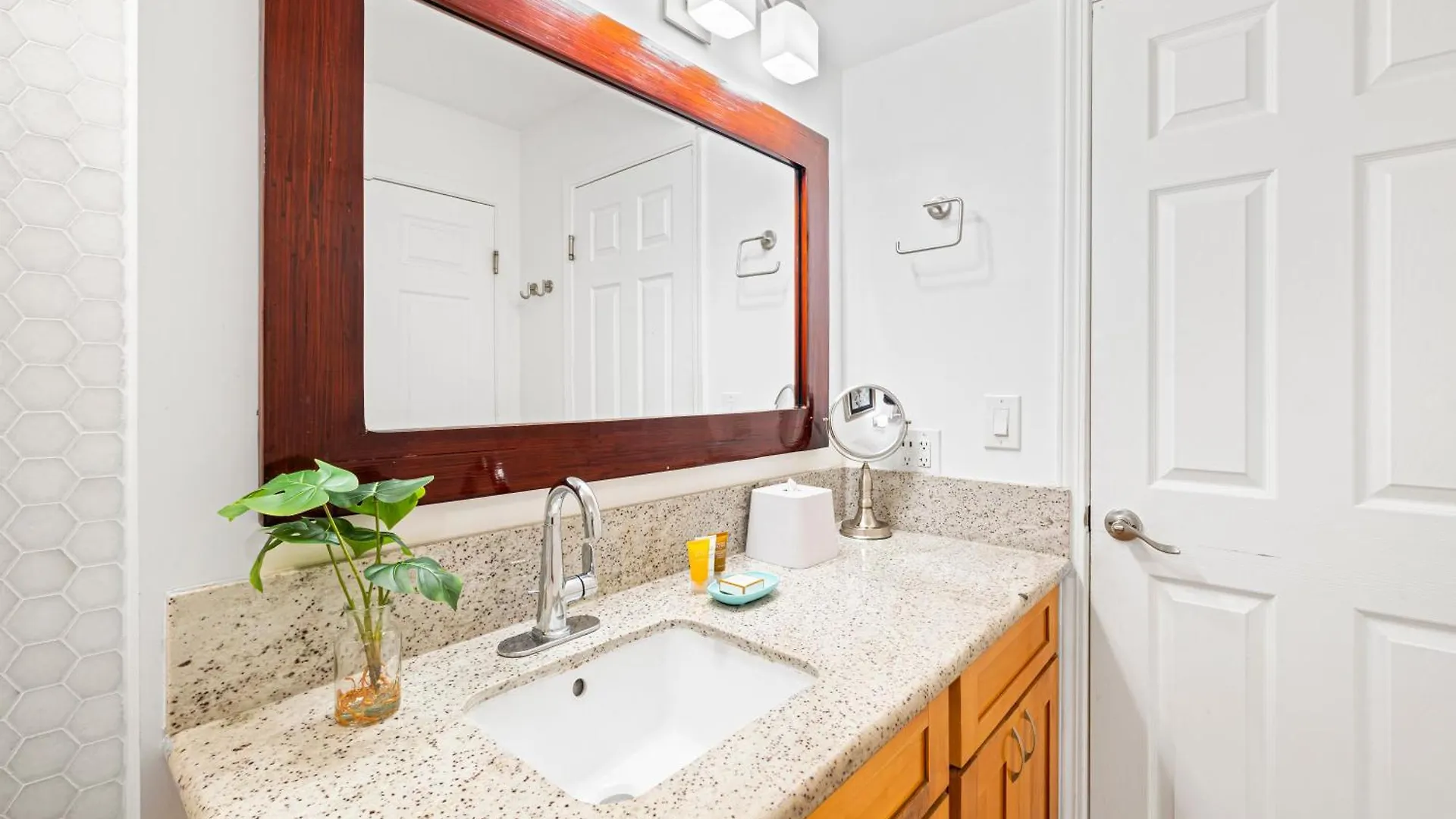 Waikiki Banyan T1-3106 Apartment Honolulu